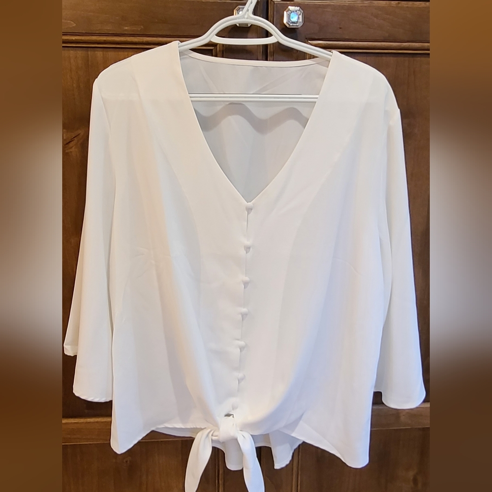 V neck button down blouse with bell sleeve. XL Polyester